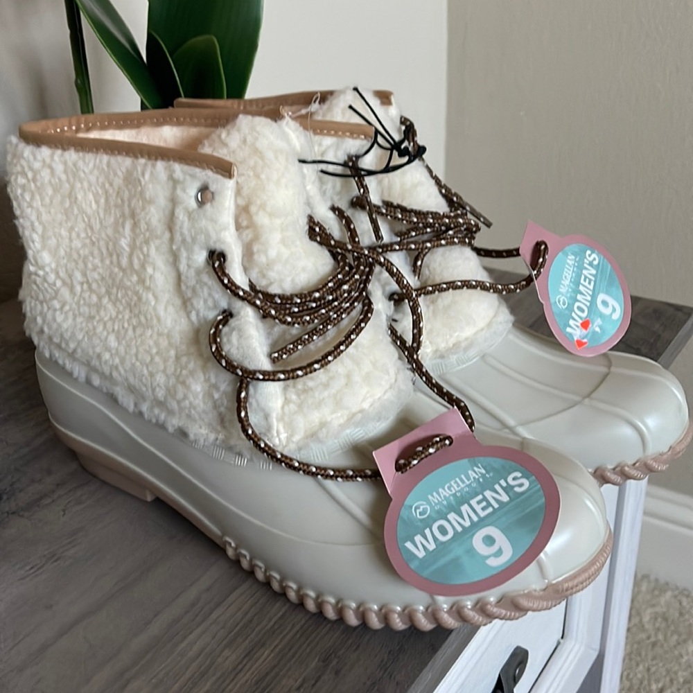 Magellan White Fur Duck Boot Tags on.